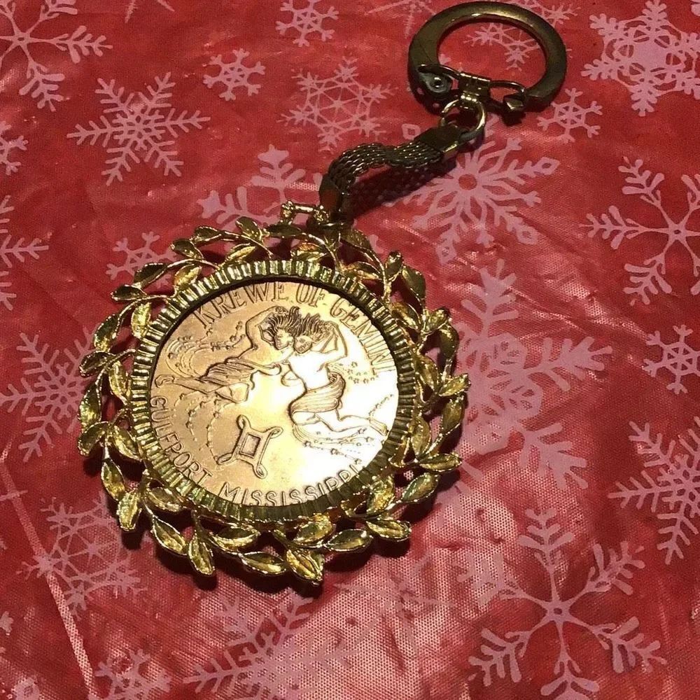 Vintage 1977 Mardi Gras Mardi dabloon key chain